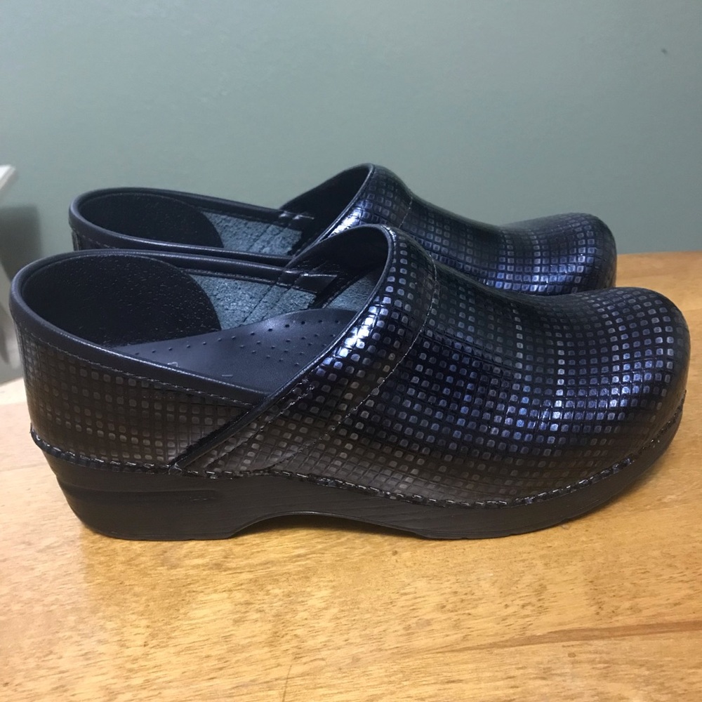 *NEW* Dansko professional clogs